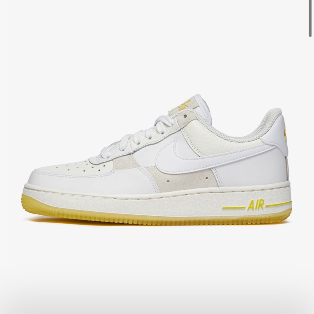 Nike Women's Air Force 1'07 Low  Color
SUMMIT WHITE/WHITE-OPTI YELLOW-SAIL 7.5